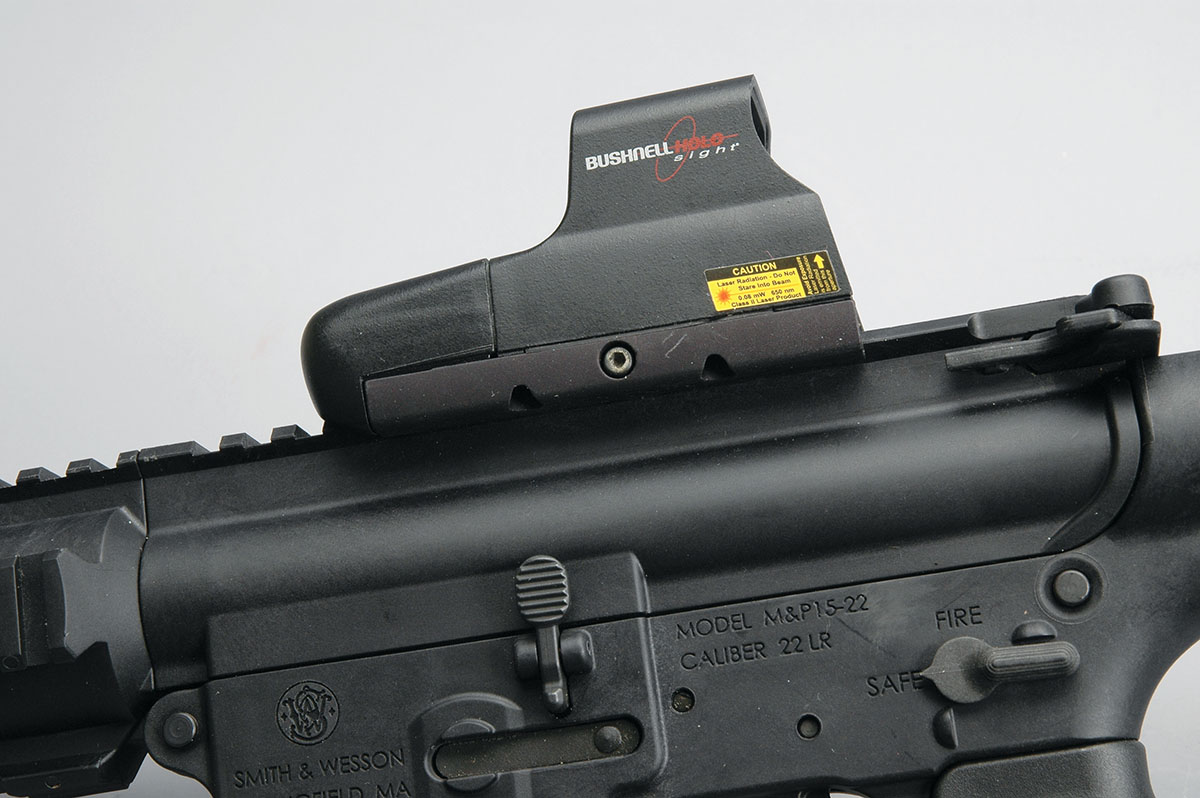 A Bushnell Holosight was used during testing.